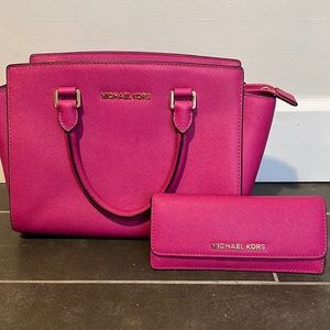 Michael Kors purse and matching wallet!